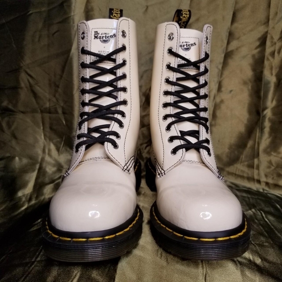 Dr. Martens x Marc Jacobs 1490 Redux Grunge patent leather boots in "Vanilla" - Picture 3 of 4